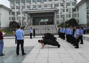 東海警方對兩家未持有保安員證小區物業(yè)作出行政處罰