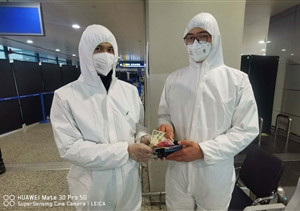 浦東機場(chǎng)抗疫一線(xiàn)執勤隊員撿到錢(qián)包 ——宗保公司參與疫情防控一線(xiàn)