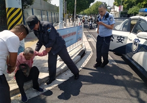 老人無(wú)力家難回  輔警熱心助其歸—閔行虹橋交通輔警項目隊員幫助