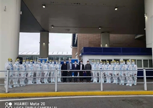 創(chuàng  )始人馮中?？赐繂?wèn)公司駐浦東機場(chǎng)防疫輔助隊員