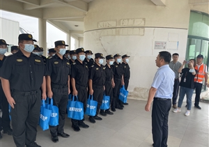 上海臨港城市運營(yíng)管理有限公司領(lǐng)導慰問(wèn)宗保隊員