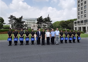 上海市公安局治安總隊、市保安服務(wù)行業(yè)協(xié)會(huì )領(lǐng)導看望慰問(wèn)宗保公司